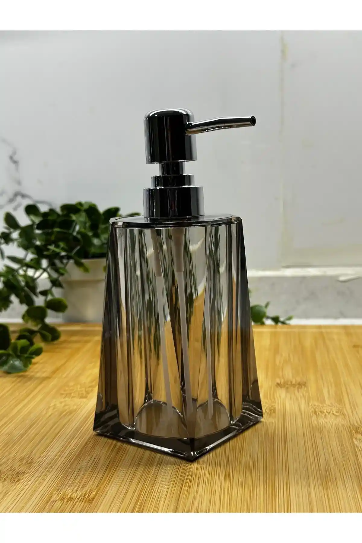 Ev Dekorasyonuna Uygun Sıvı Sabunluk Seçenekleri ve Tasarım İpuçları