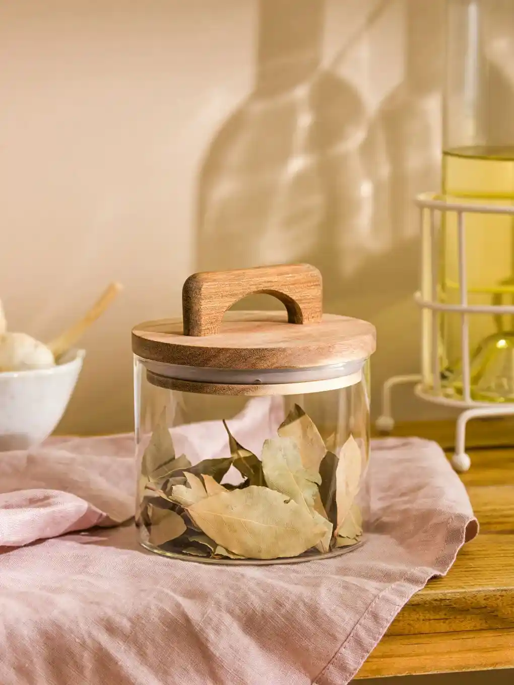 Ev Dekorasyonunda Cam Saklama Kaplarının Seçimi ve Dekoratif Uyumları