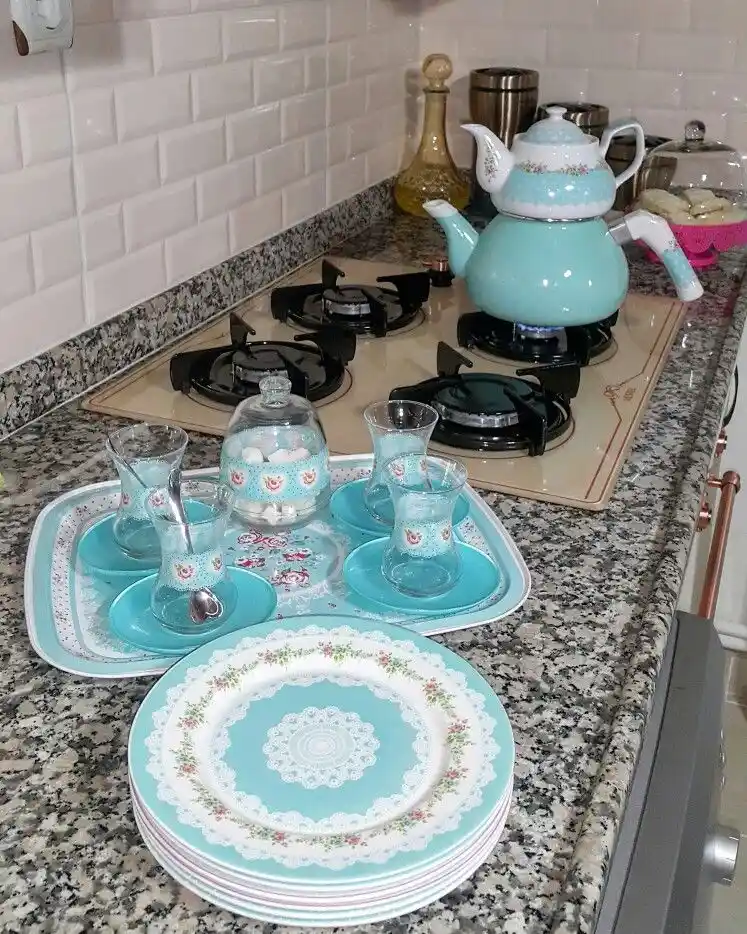 Ev Dekorasyonunda Çay Saati Tabağının Önemi ve Dekoratif Kullanım İpuçları