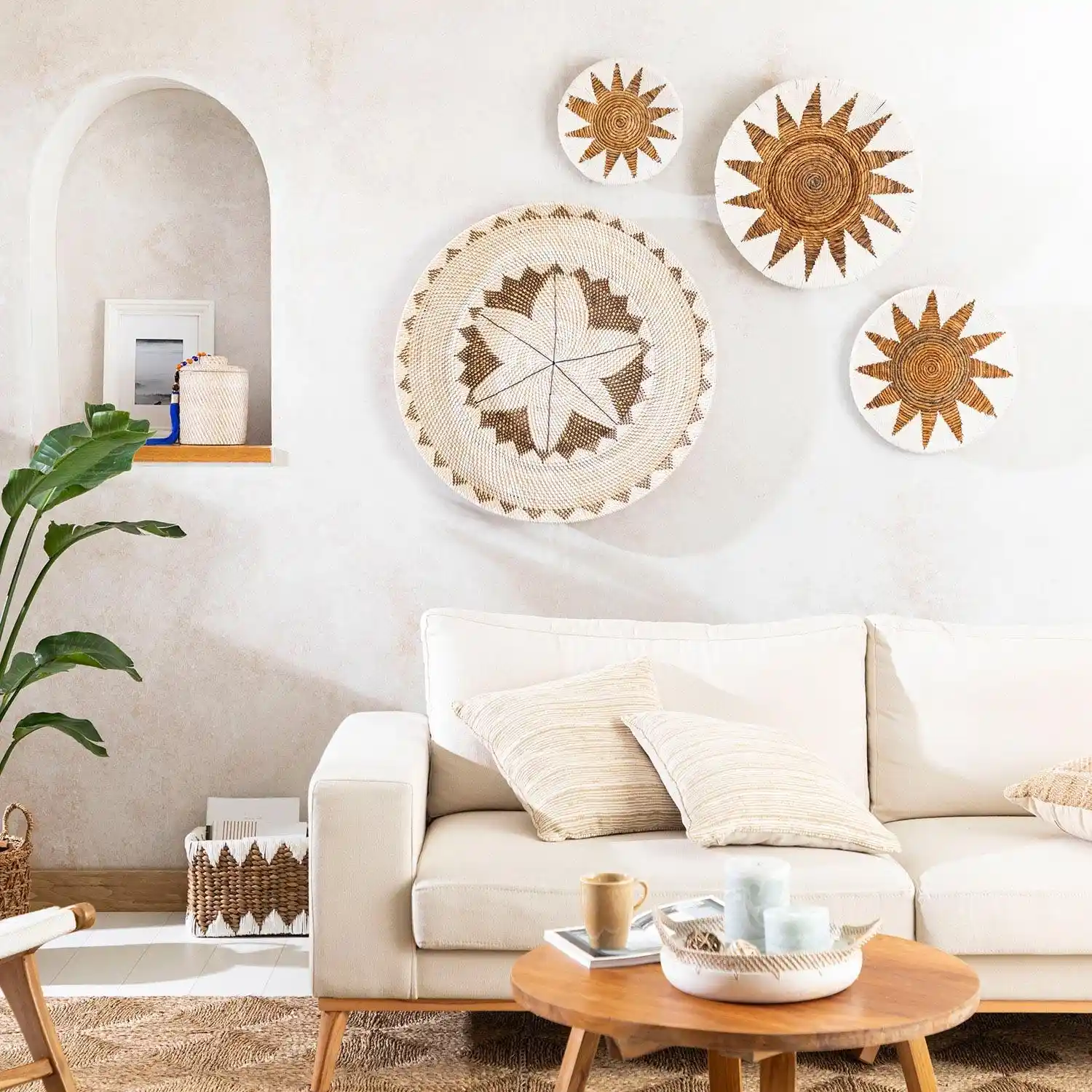 Ev Dekorasyonunda Duvar Aksesuarlarının Seçimi ve Mekâna Katkıları