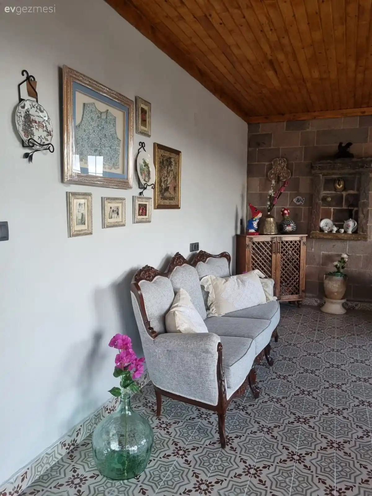 Ev Dekorasyonunda Taş Tablo Kullanımı: Doğal Güzellik ve Dayanıklılık Analizi