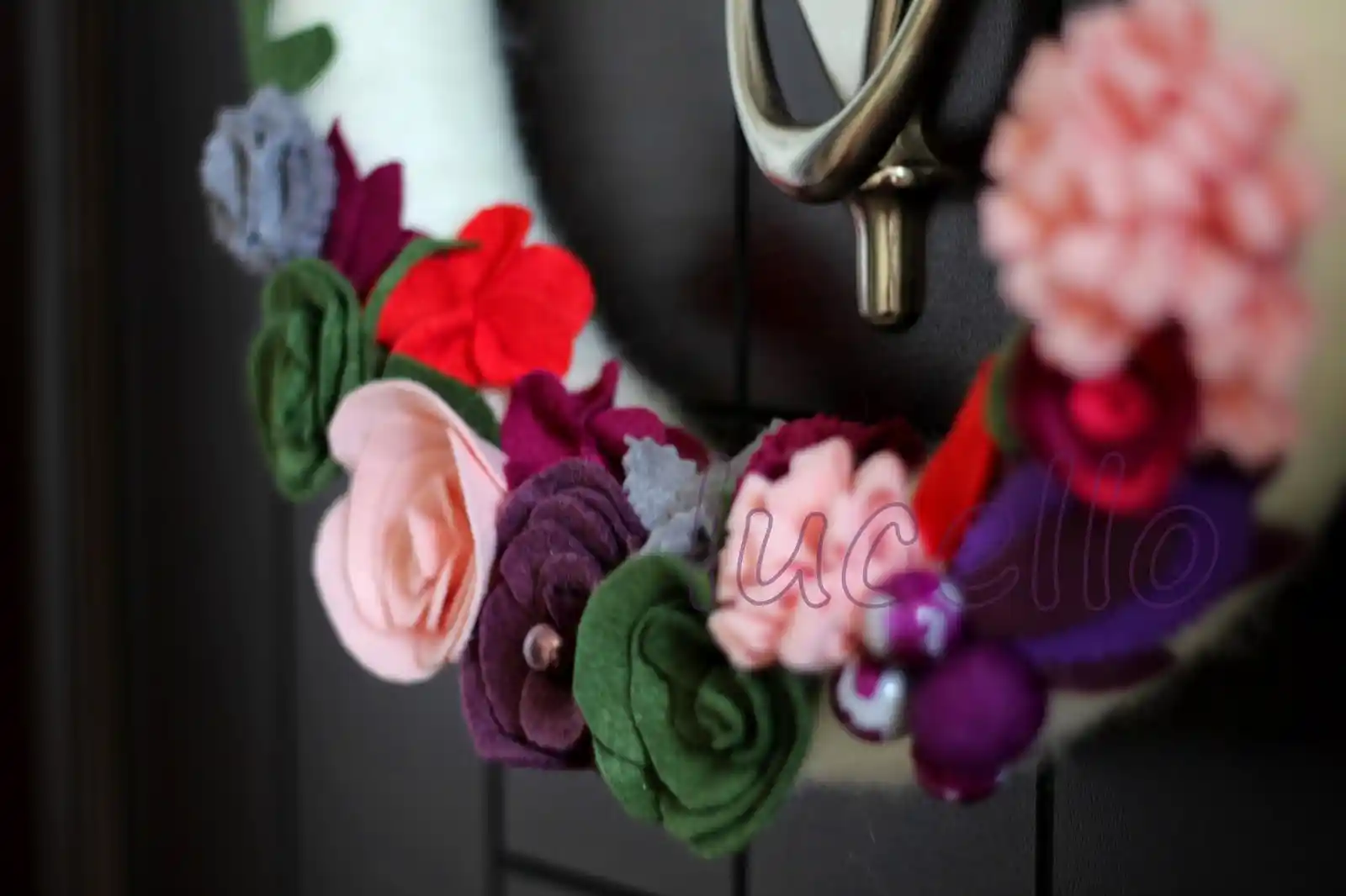 Ev Sahipleri İçin Dış Kapı Süsleri: Girişinizi Güzelleştiren Dekorasyon Fikirleri ve Bakım İpuçları