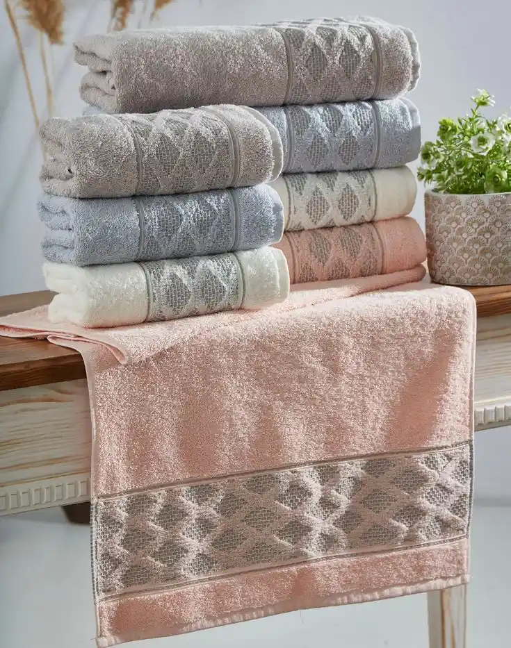 Ev Tekstili ve Banyo Havluları: Konfor ve Dekorasyonun Anahtarı