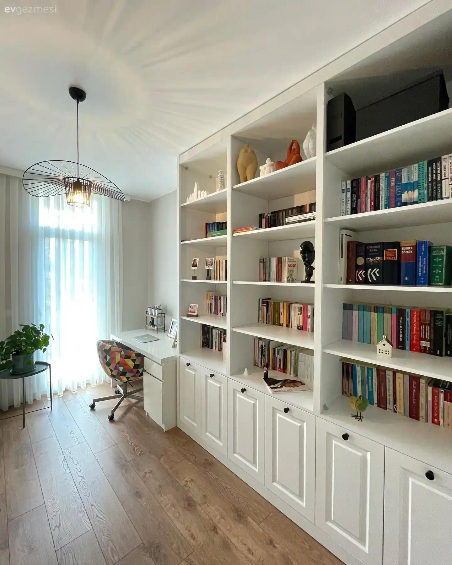 Ev ve Ofis İçin İşlevsel ve Şık Kitaplık Modelleri ve Özellikleri