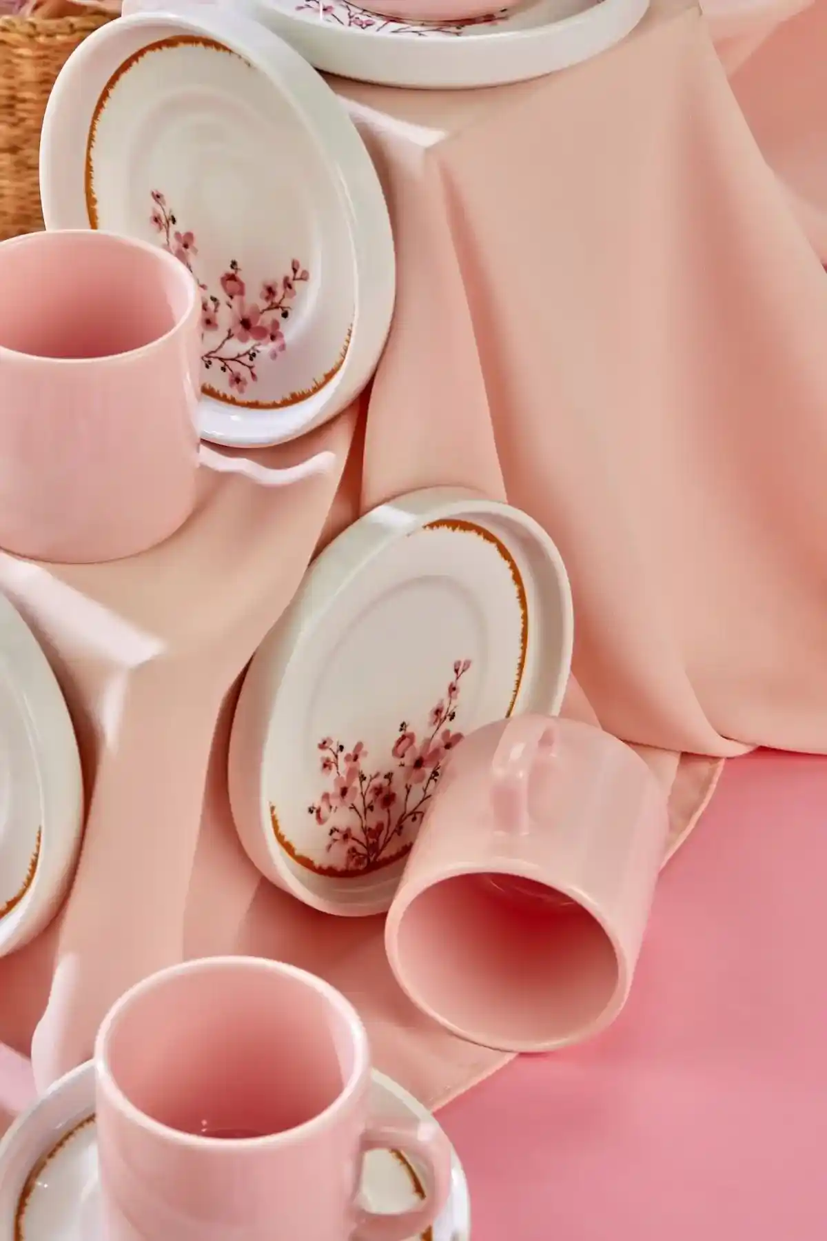 Fincan Takımlarıyla Zarif ve Fonksiyonel Dekorasyon Önerileri 2023