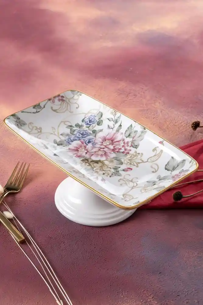 Fonksiyonel Ayaklı Sunum Tabağı: Estetik ve İşlevselliğin Mutfaktaki Buluşması