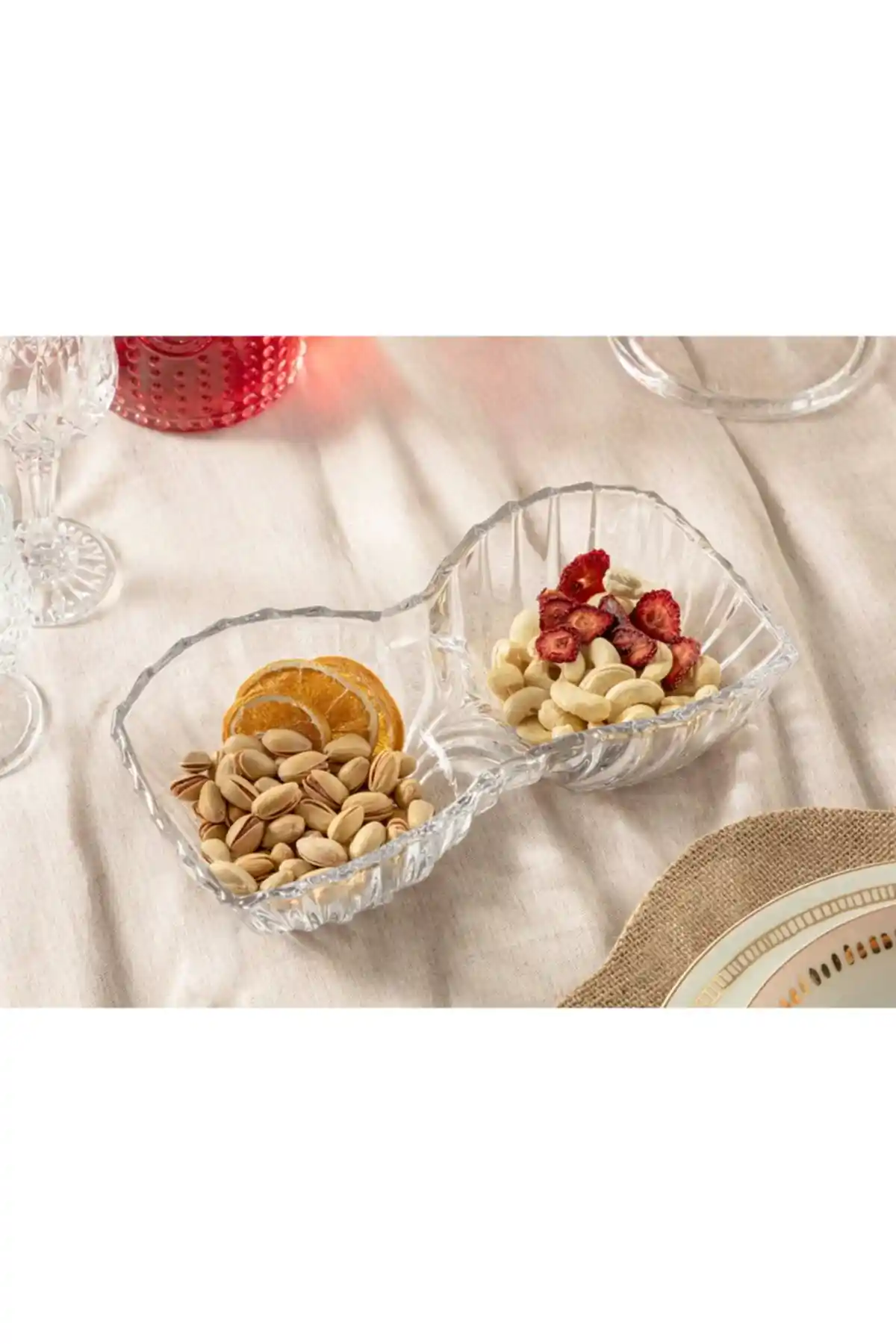 Fonksiyonel ve Şık Cam Bölmeli Çerezlikler Ev Dekorasyonunda Modern Çözüm