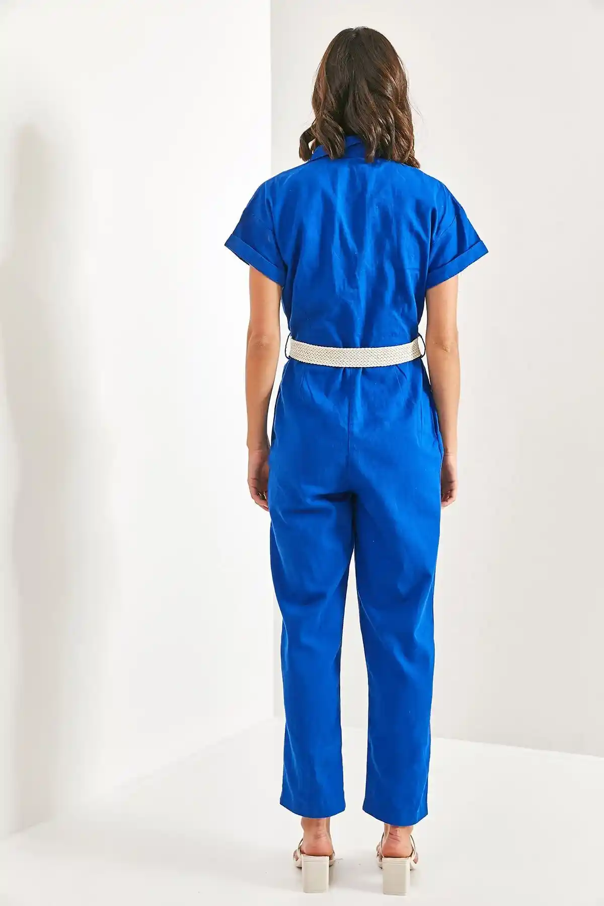 Gabardin Kumaş ve Kadın Tulumları: Güvenlik ve Şıklığın Birleştiği Moda Trendleri