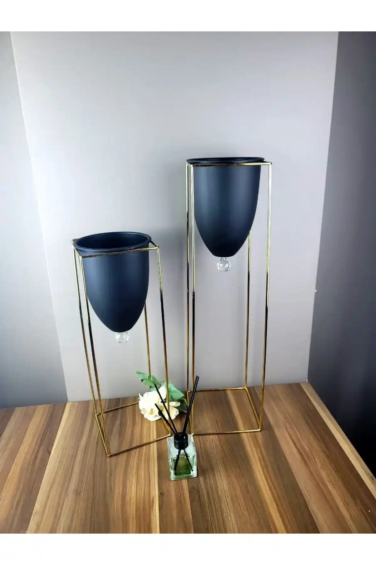 Gold Ayaklı Dekoratif Saksı Tasarımlarıyla Modern Mekanlara Şıklık Katın