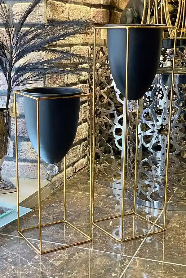 Gold Ayaklı Saksılar ile Ev Dekorasyonunda Zarafet ve İşlevsellik Sağlayan Şık Detaylar