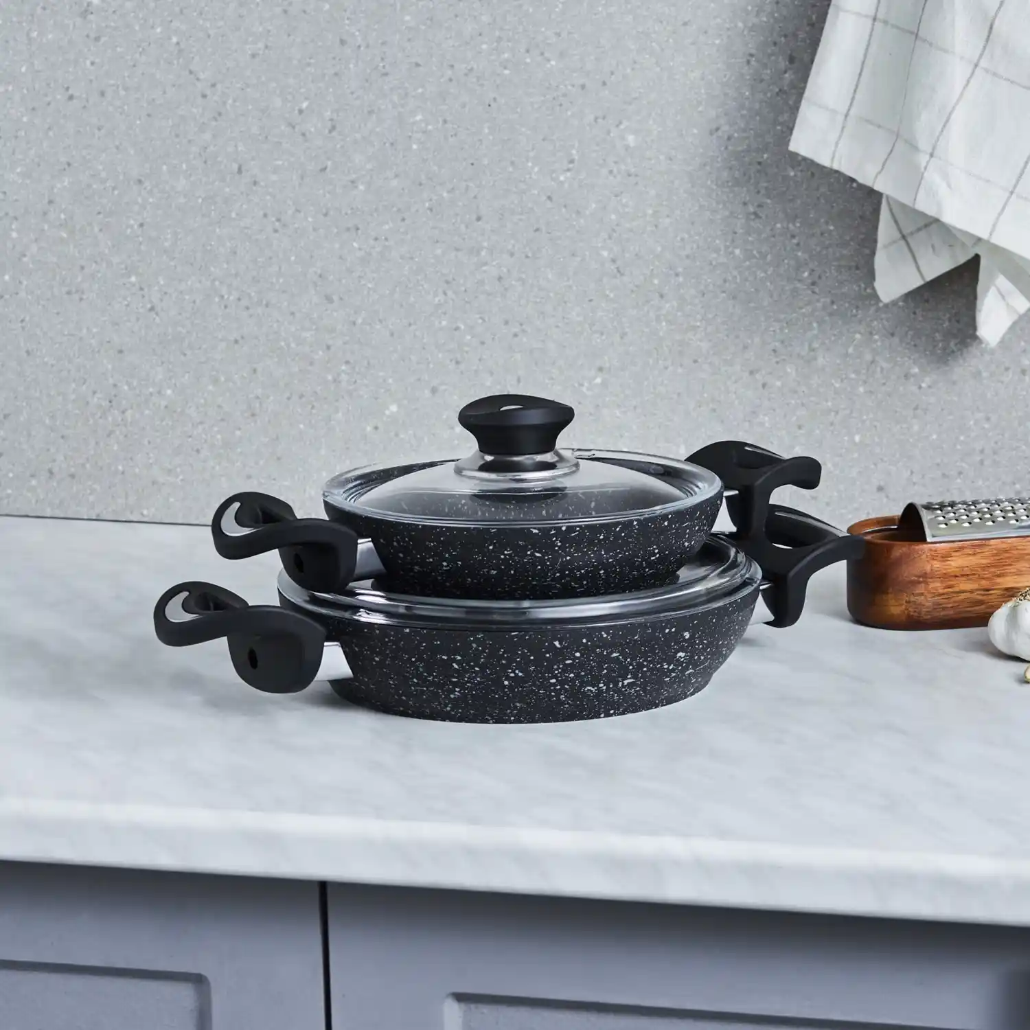 Granit Sahan Setleri: Mutfak Dekorasyonunda Dayanıklılık ve Estetiğin Birleşimi