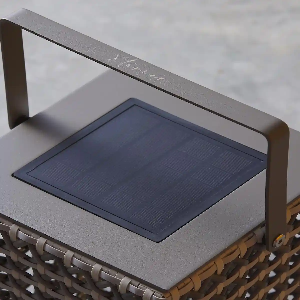 Güneş Enerjili Mobilya Aydınlatması: Sürdürülebilir ve Ekonomik Çözüm Seçenekleri