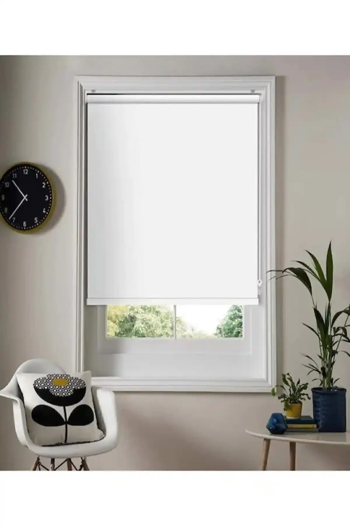 Güneş Işığını Engelleyen Düz Beyaz Stor Perdeler: Konfor ve İşlevselliğin Birleşimi