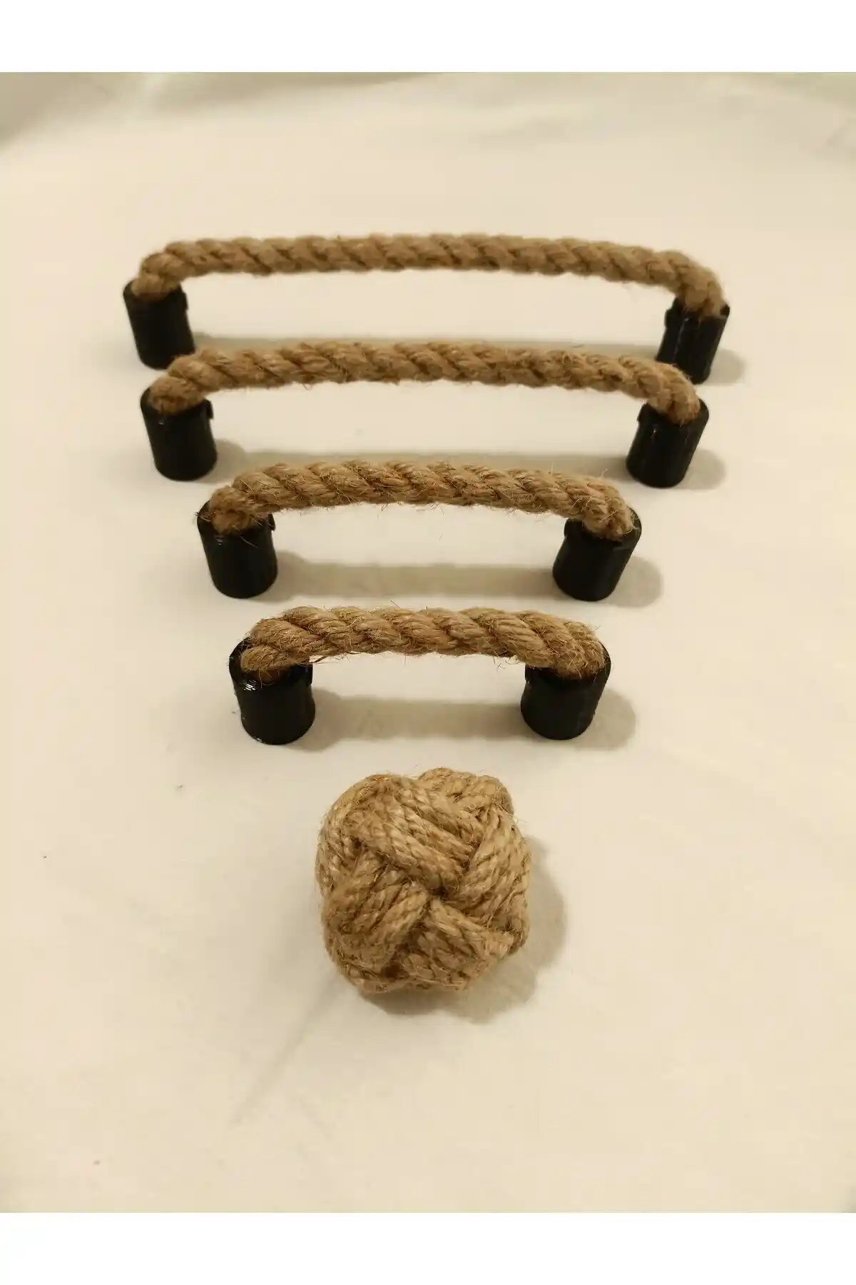 Hasır Top Düğme Kulplar: Doğal ve Rustik İç Mekan Dekorasyonunda Şık Bir Detay