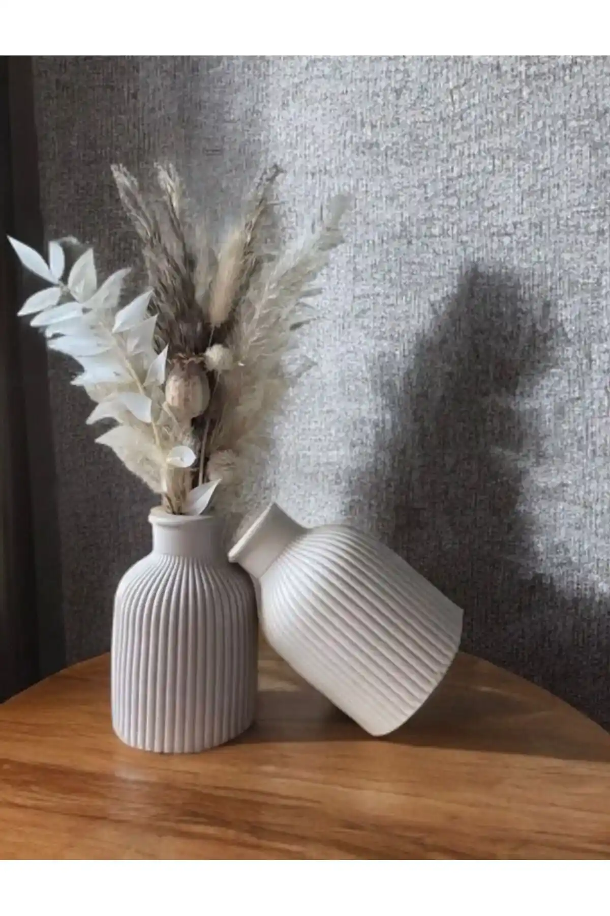 İkili Vazo Kullanımıyla Dekorasyonda Estetik ve Fonksiyonellik Sağlama Rehberi