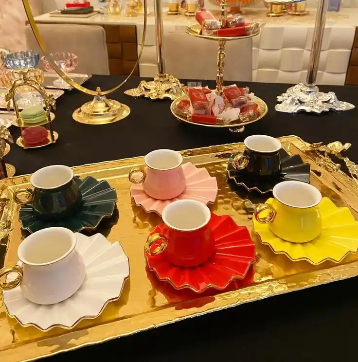 İşlevsel Dekorasyon İçin Porselen Fincanlar: Estetik ve Fonksiyonellik Bir Arada