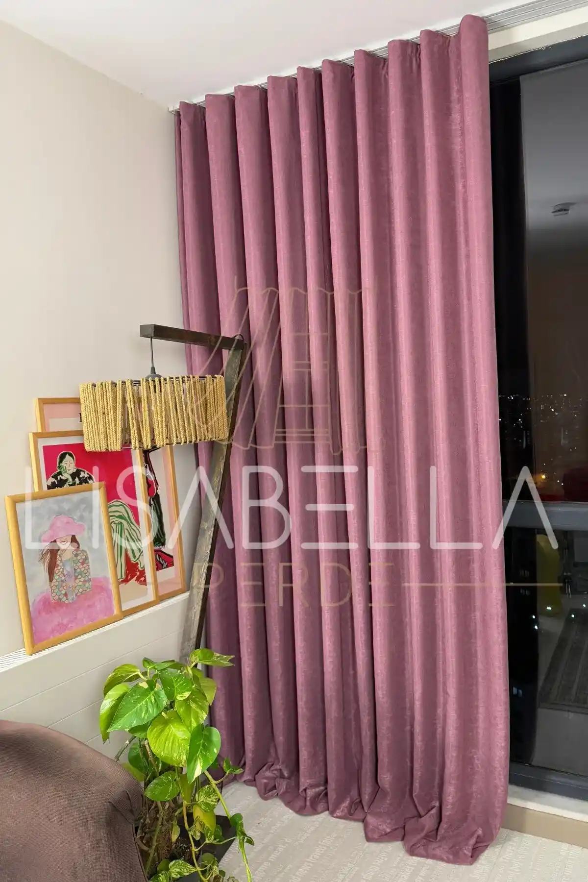 Kadife Fon Perdeler ile Evde Sıcak ve Şık Atmosfer Yaratma Rehberi