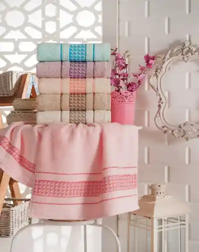 Kadife Havlu Hediye Seçenekleri: Şıklık ve Lüksü Bir Arada Sunan Dekoratif Ürünler