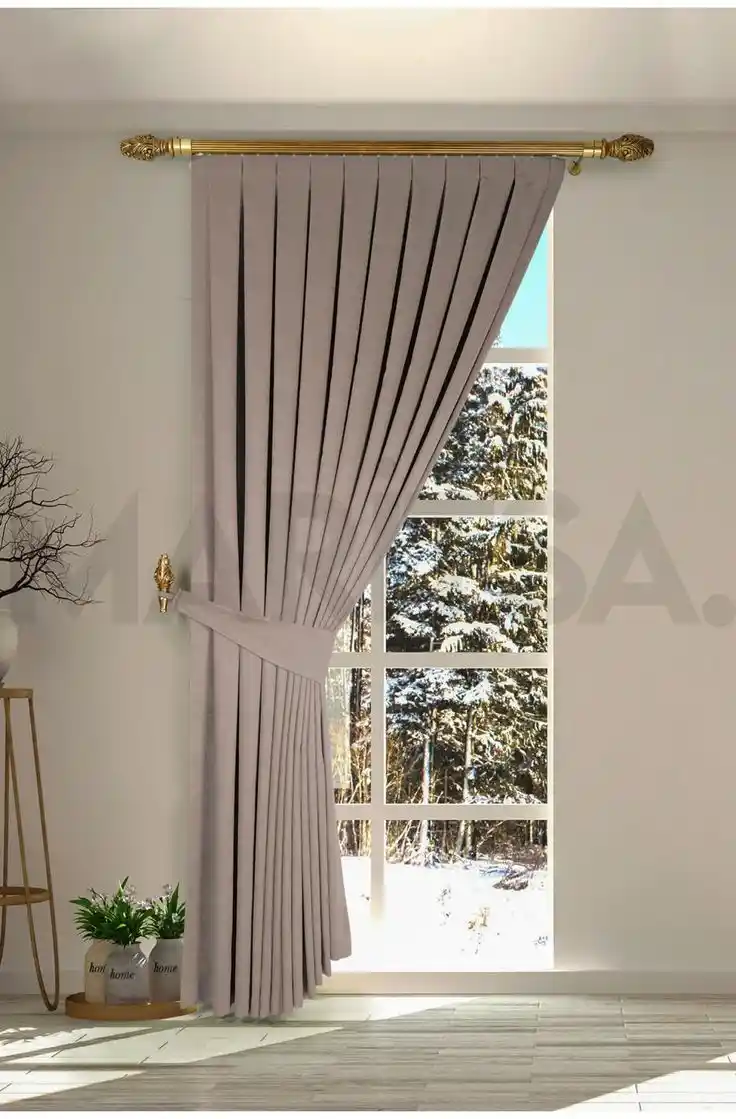 Kadife ve fon perdelerle ev dekorasyonunda şıklık ve fonksiyonellik sağlama yolları