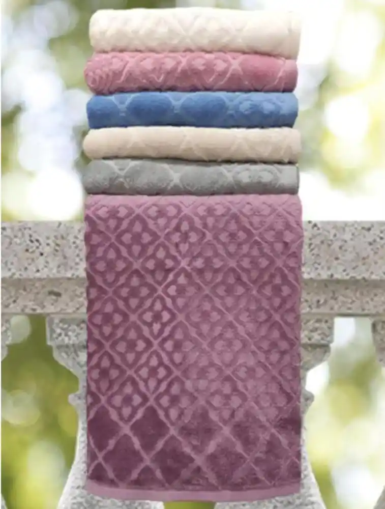 Kadife Yüz Havluları: Estetik ve Dayanıklılığı Bir Arada Sunan Kaliteli Seçenekler