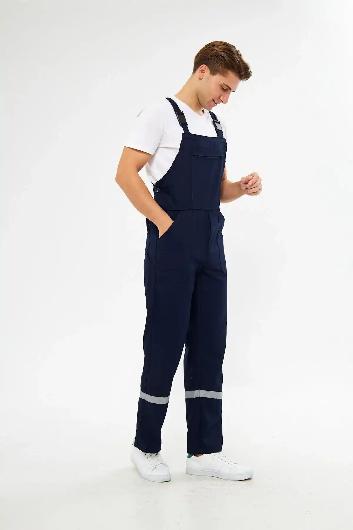 Kadın Gabardin Tulumlar: Stil ve Konforu Bir Arada Sunan Güncel Moda Parçası