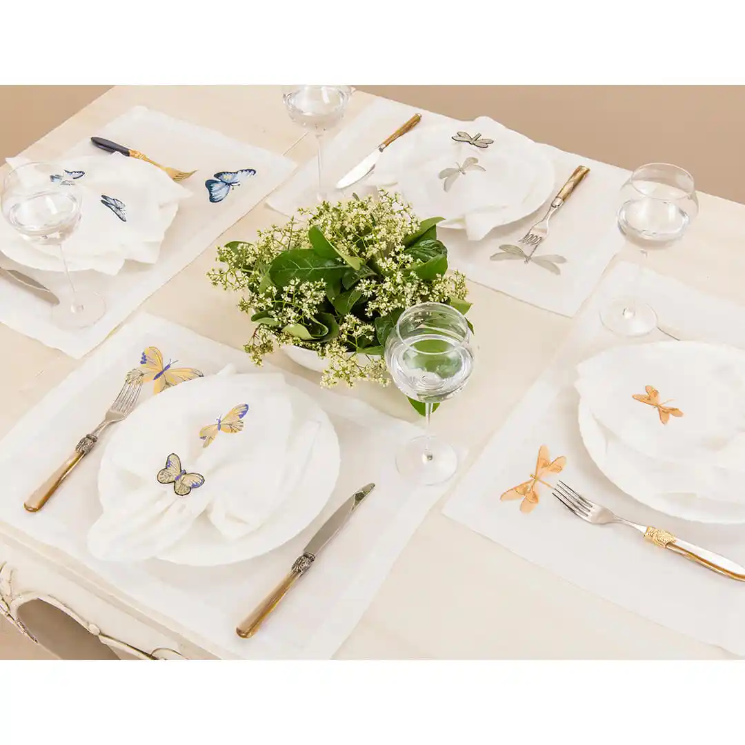 Kahvaltı Sofralarını Renklendiren Renkli Masa Dekoru ve Peçete Kullanımı İpuçları