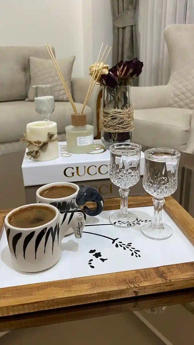 Kahve Fincanları ve Ev Dekorasyonunda Stil Fikirleri: Yaratıcı ve Şık Kullanım Yöntemleri