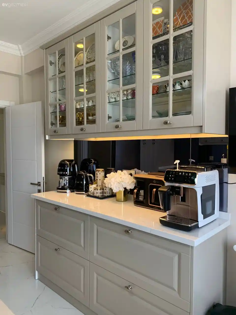 Kahve Köşesi Dekorasyonu İçin İlham Verici Tasarım ve Düzenleme Önerileri