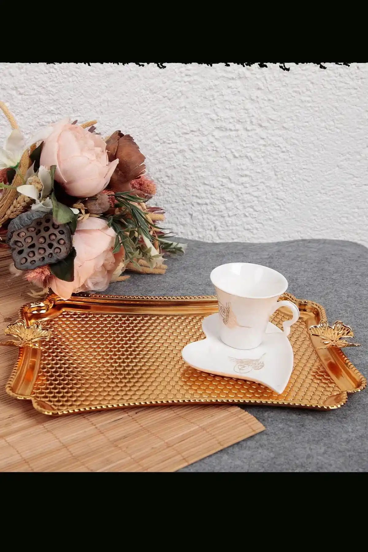 Kahve Tepsileri ile Ev Dekorasyonunda Şıklık ve Fonksiyonellik Nasıl Sağlanır