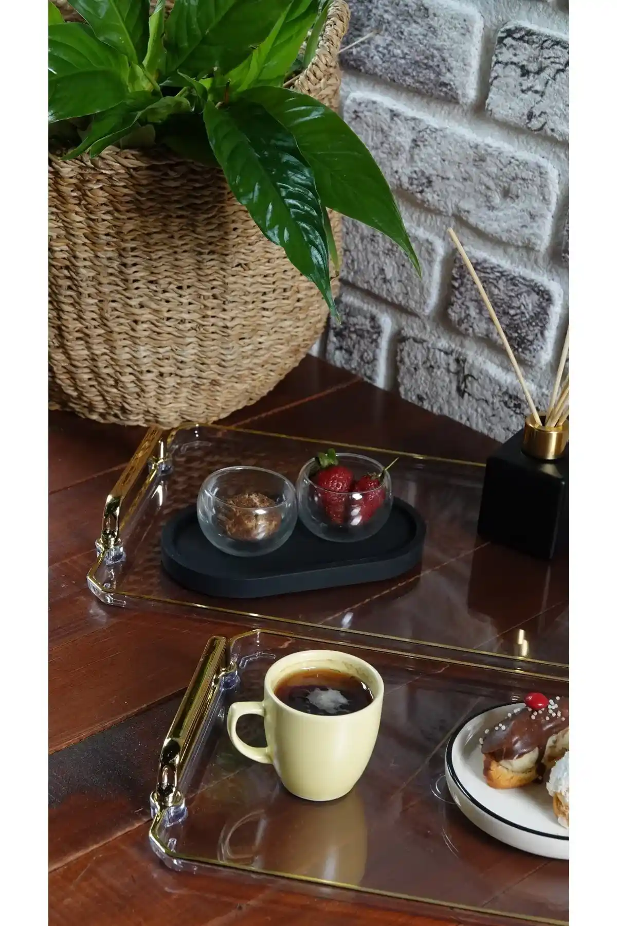 Kahve Tepsileriyle Ev Dekorasyonunda Zarif ve Fonksiyonel Dokunuşlar