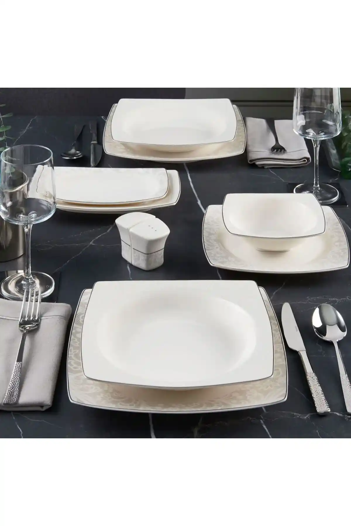 Kare Şekilli Porselen Yemek Takımları: Modern ve Estetik Seçenekler
