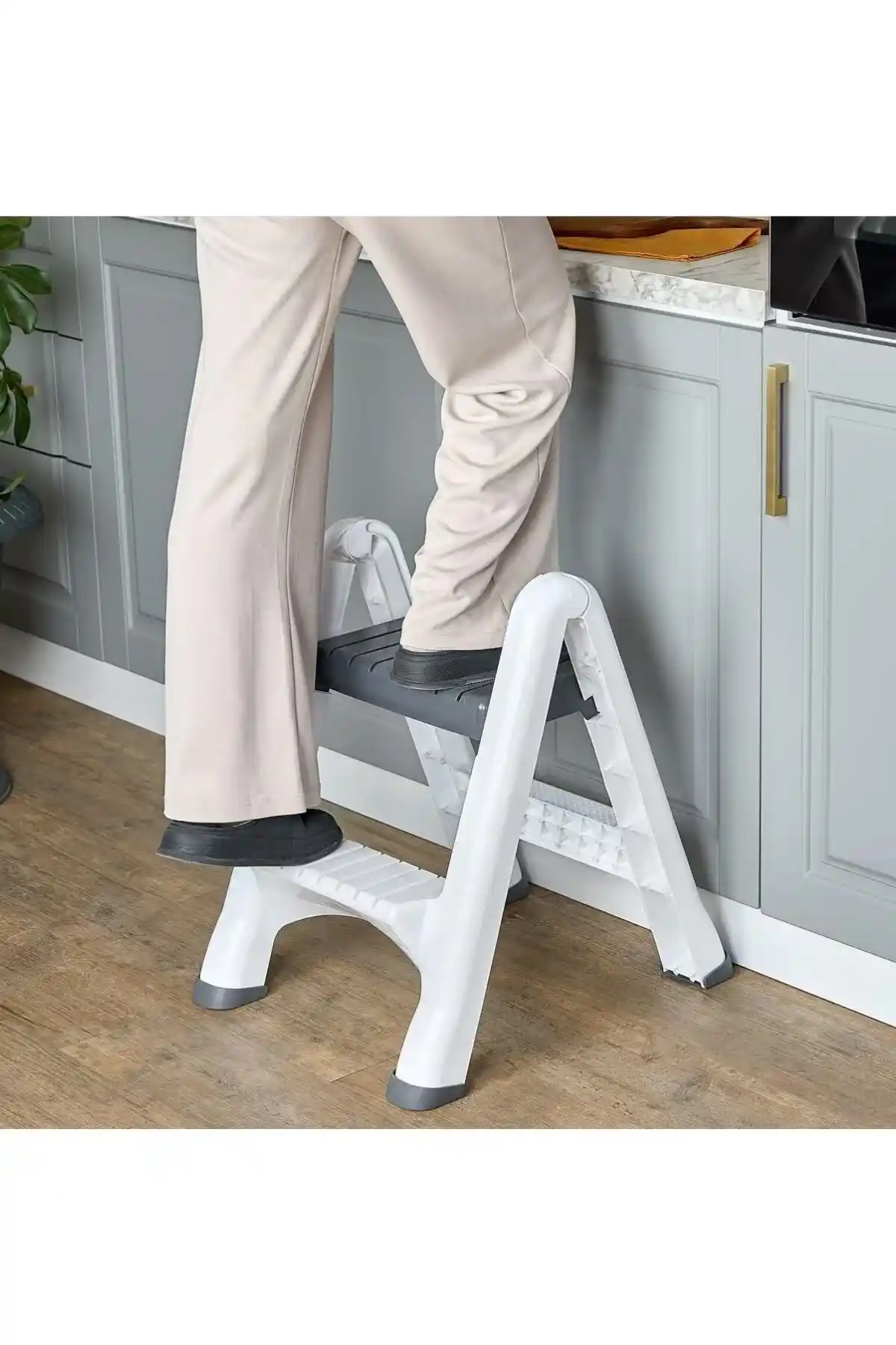 Katlanabilir ve Dayanıklı Tabureler: Ev ve Ofis İçin Pratik ve Uzun Ömürlü Çözümler