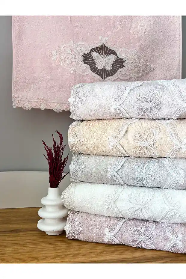 Kelebek Tasarımlı Havlu Setleri ile Ev Dekorasyonunuza Zarif Dokunuşlar