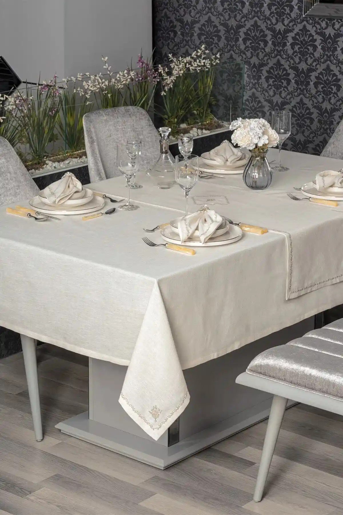 Keten Masa Örtüsü Seçerken Dikkat Edilmesi Gerekenler ve Trendler