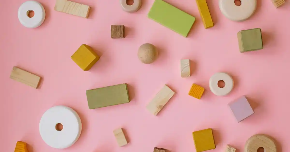 Krem ve Gold Renkli Abajur Modelleri ile Ev Dekorasyonunuza Zarafet Katın