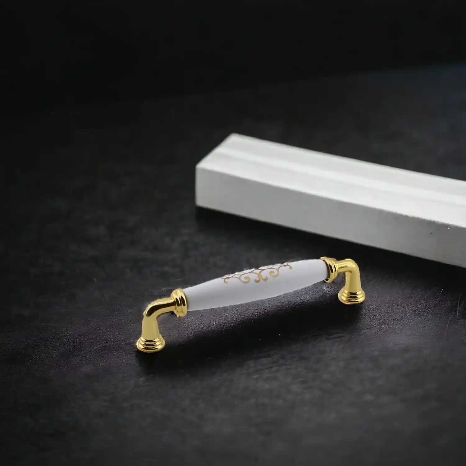 Külplü Mobilya ve Porselen Görünümlü Tasarımlar Modern İç Mekanlarda Şıklık ve Dayanıklılık