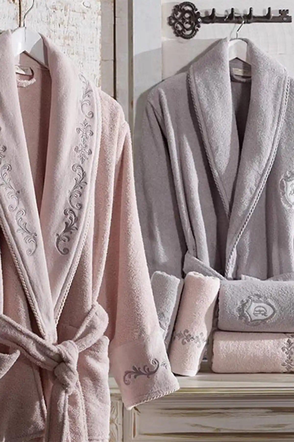 Lüks Bornoz Seçiminde Dikkat Edilmesi Gerekenler ve En İyi Modeller