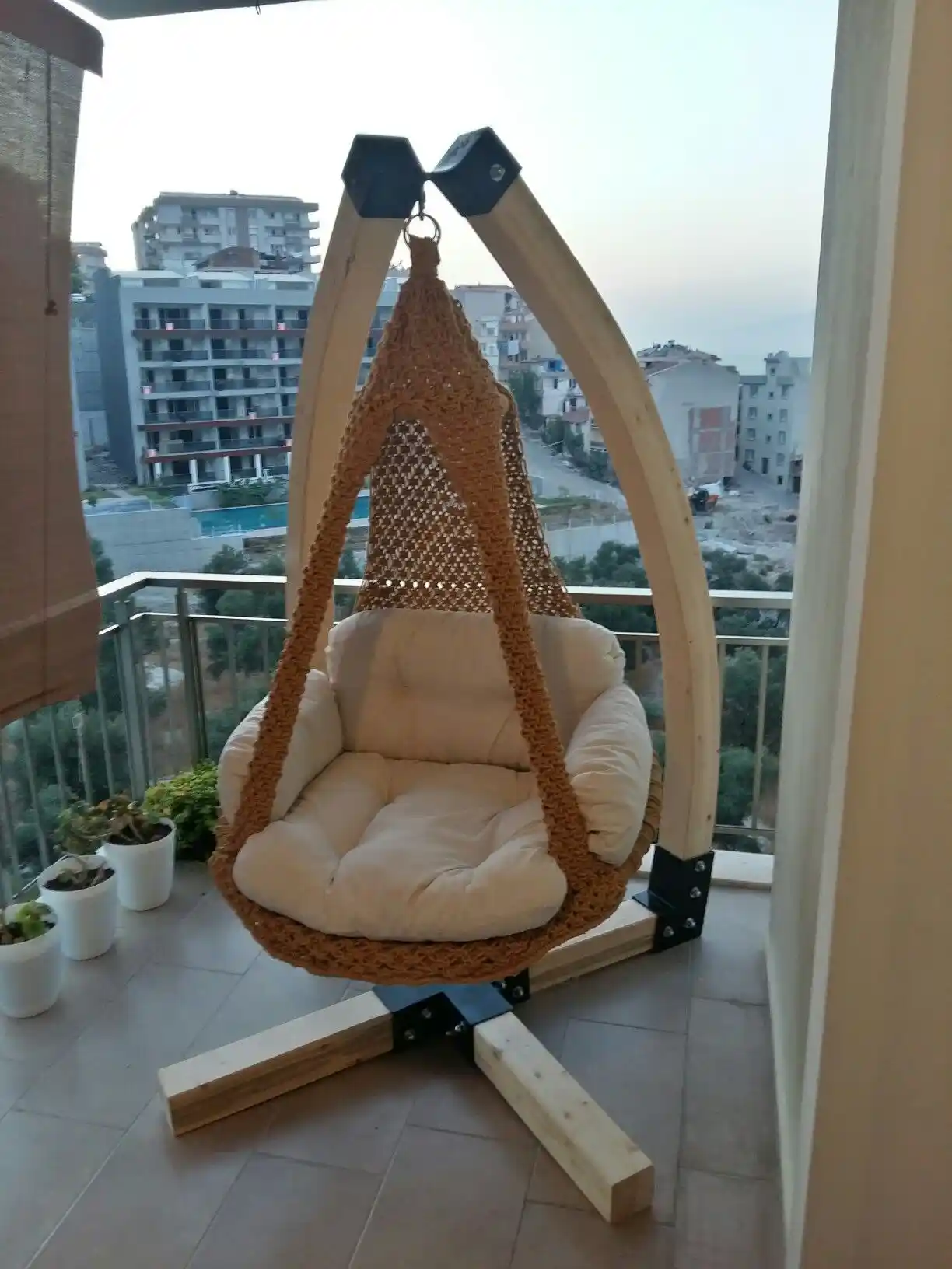 Makrome Bahçe Salıncağı: El Yapımı Doğal ve Estetik Bahçe Dekorasyonu Seçenekleri