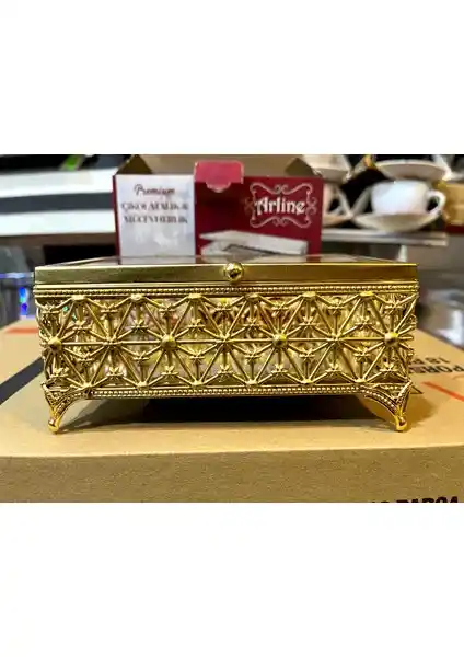 Metal Kapaklı Dayanıklı Çikolata Kutuları: Güvenli ve Estetik Saklama Çözümünün Özellikleri