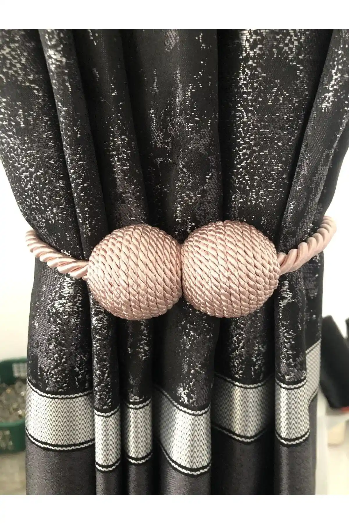 Mıknatıslı Perde Toplama Sistemleri: Modern Evlerde Kullanım Kolaylığı ve Estetik Çözümler