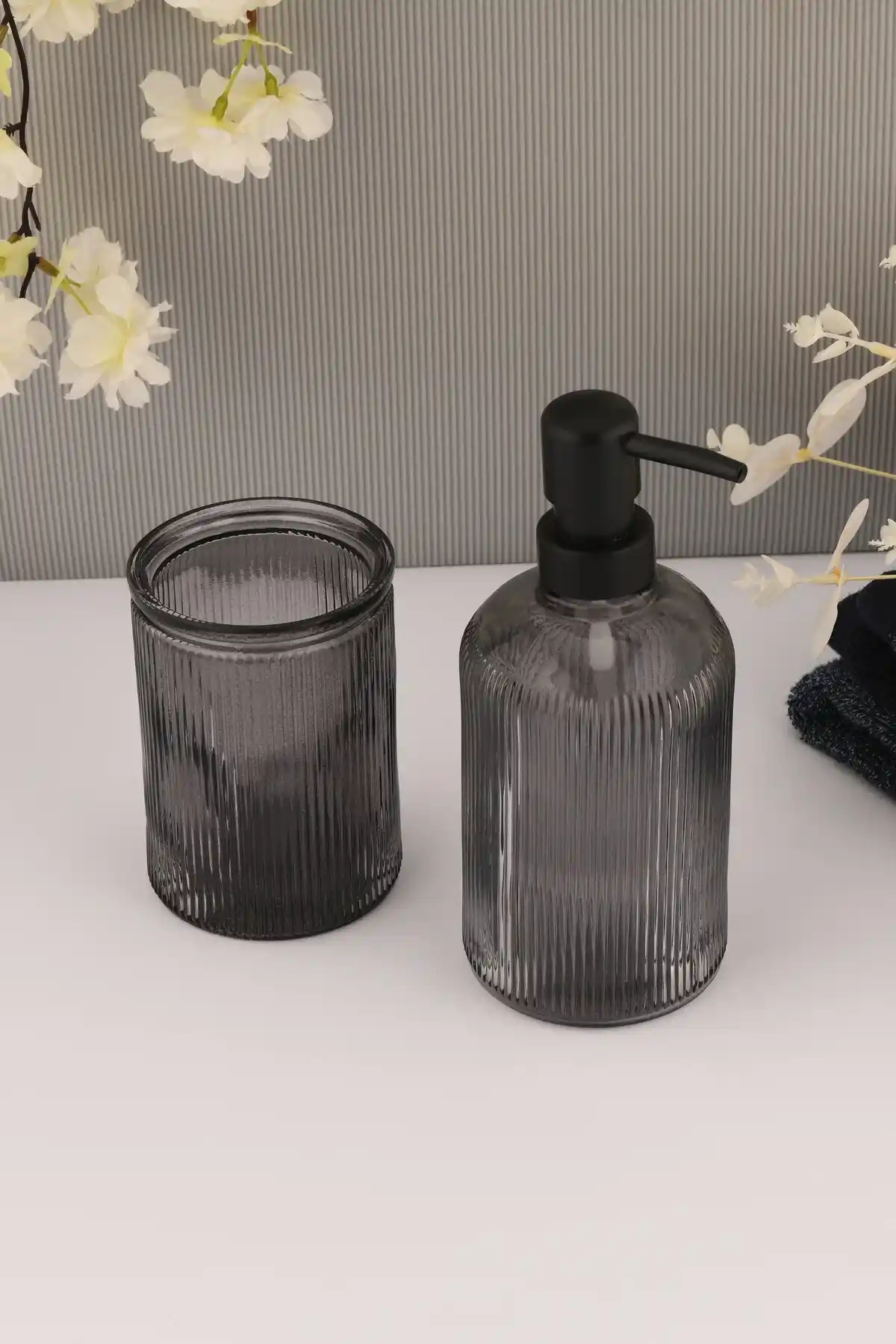 Mira Cam Sabunluk Tasarımları: Estetik ve Fonksiyonelliğin Modern Buluşması