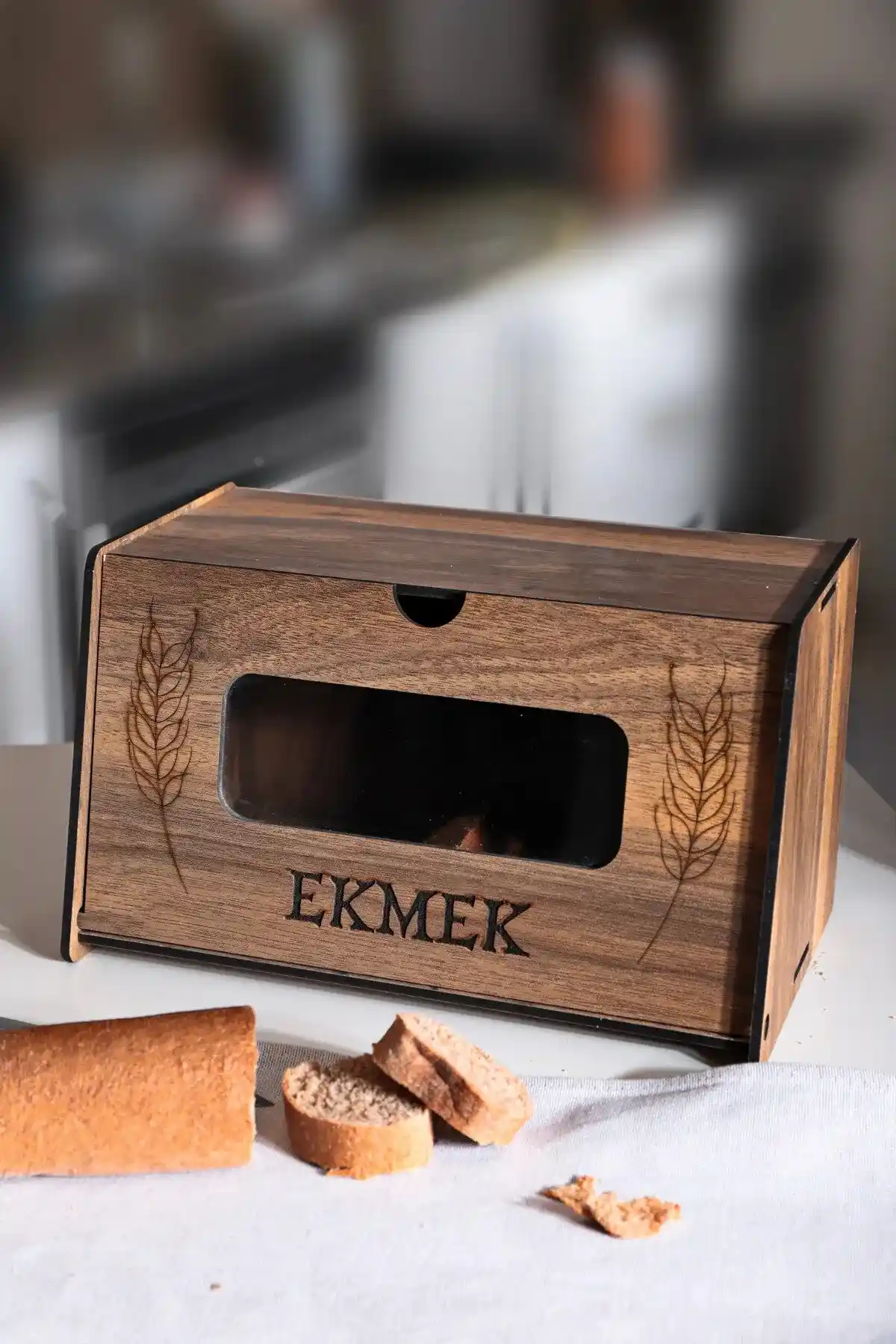 Modern Ahşap Ekmeklik Dolaplar: Şıklık ve Fonksiyonelliğin Mutfaktaki Buluşması