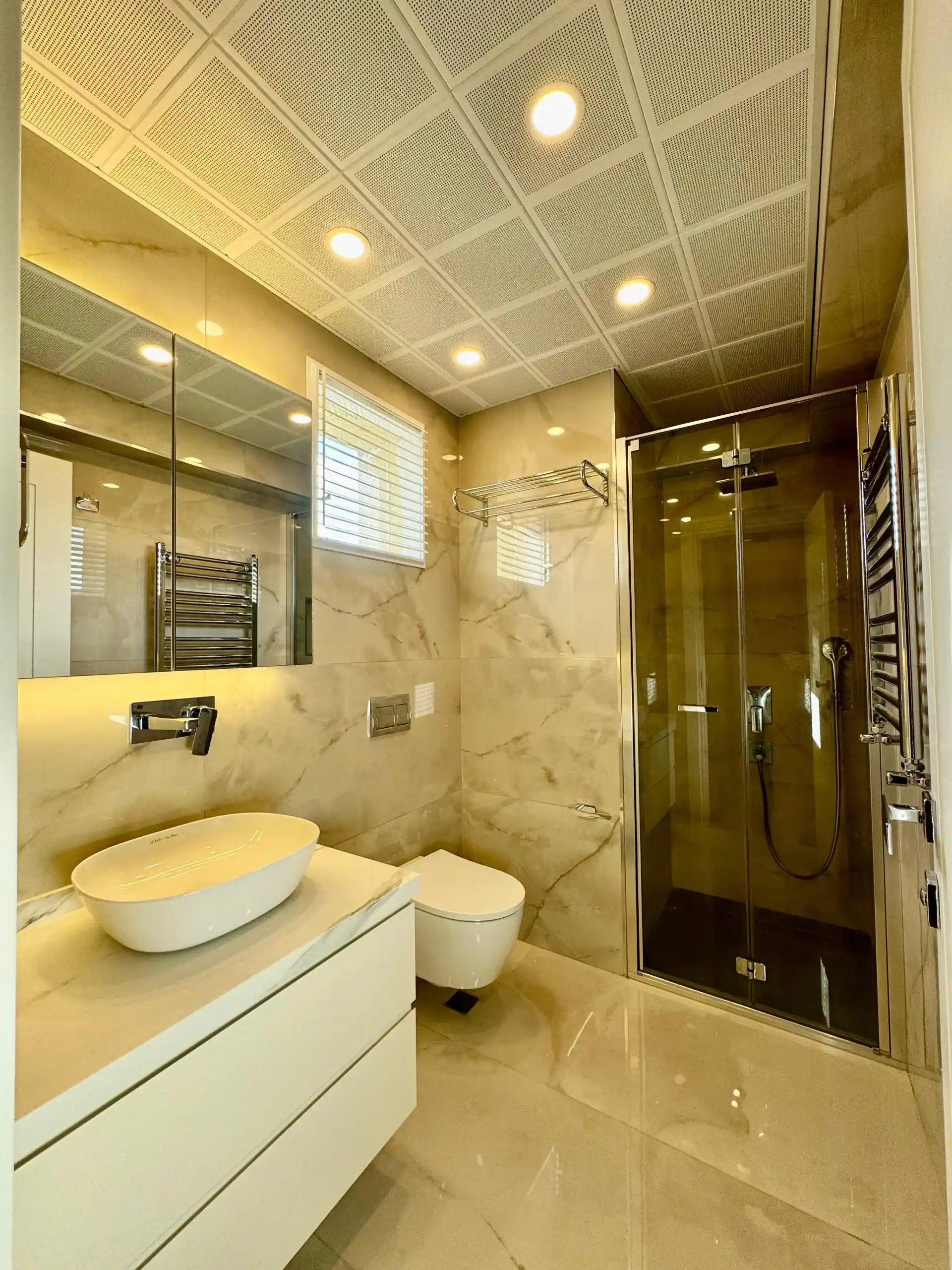 Modern Banyo Dekorasyonu ve Tasarımında Kullanılan Ürünler ve Trendler