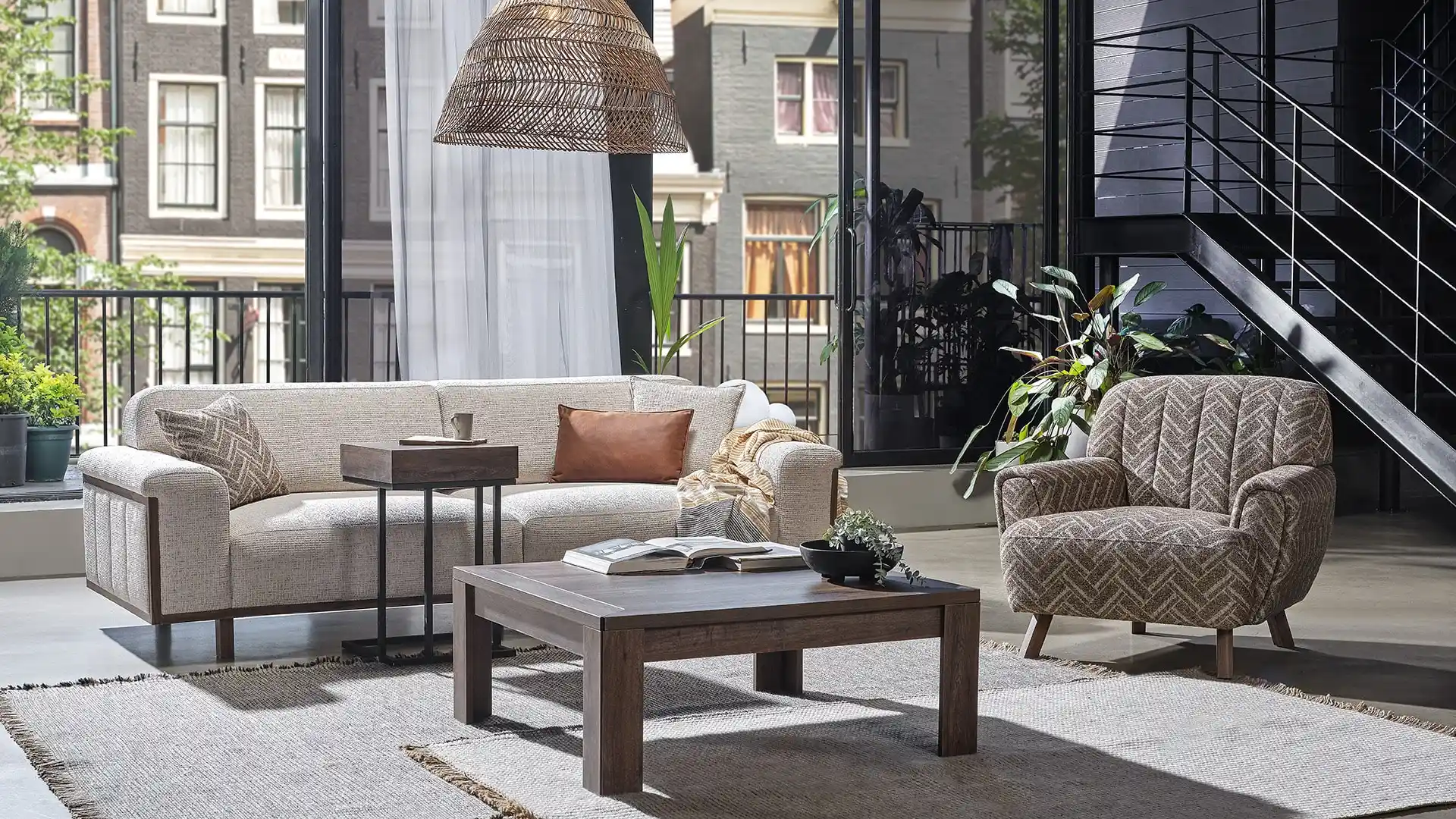 Modern Çok Yönlü Mobilyalar: Fonksiyonellik ve Estetiği Bir Arada Sunan Tasarımlar