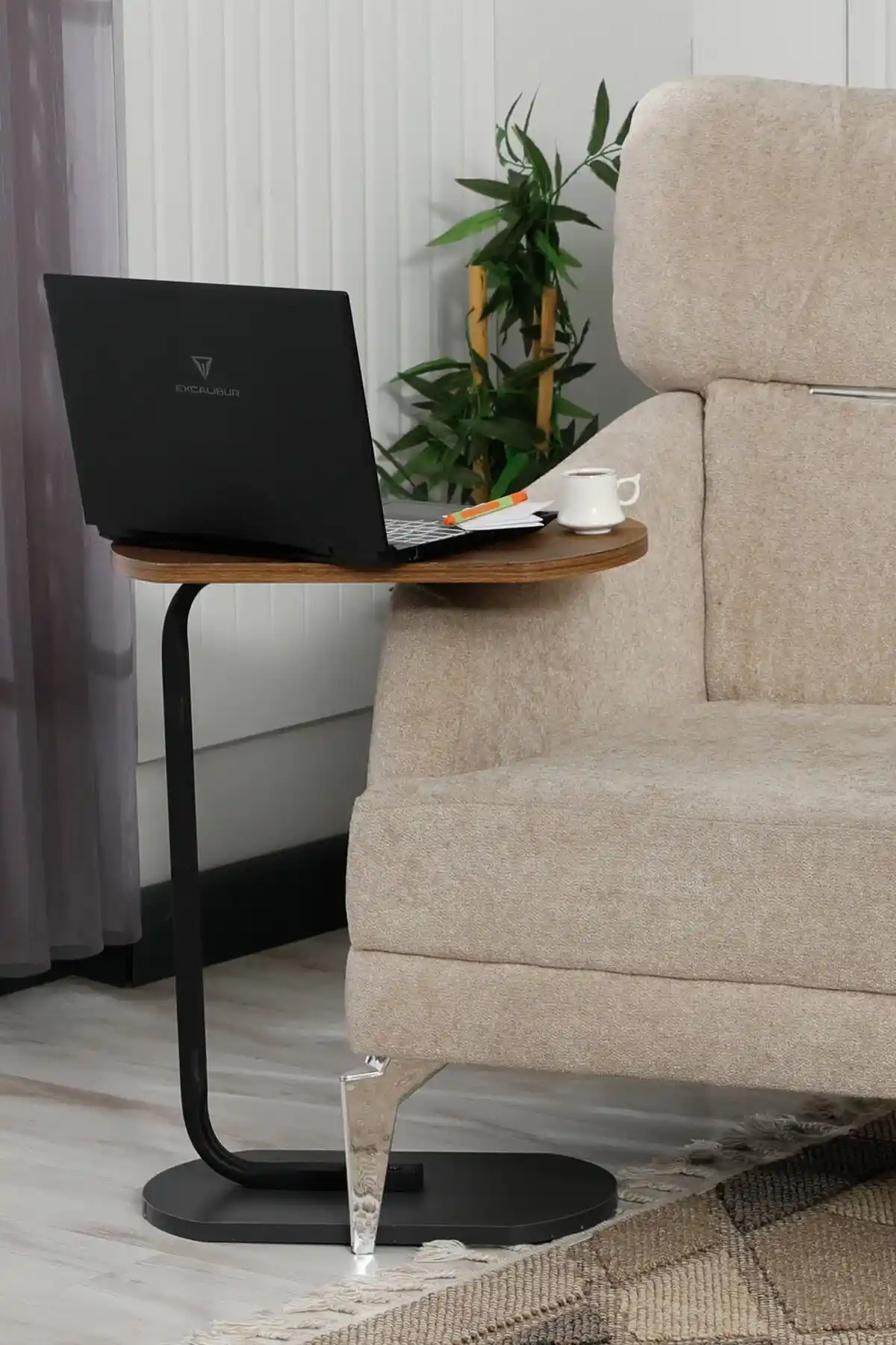 Modern Dayanıklı Laptop Sehpa Tasarımı: Estetik ve İşlevselliğin Buluşması