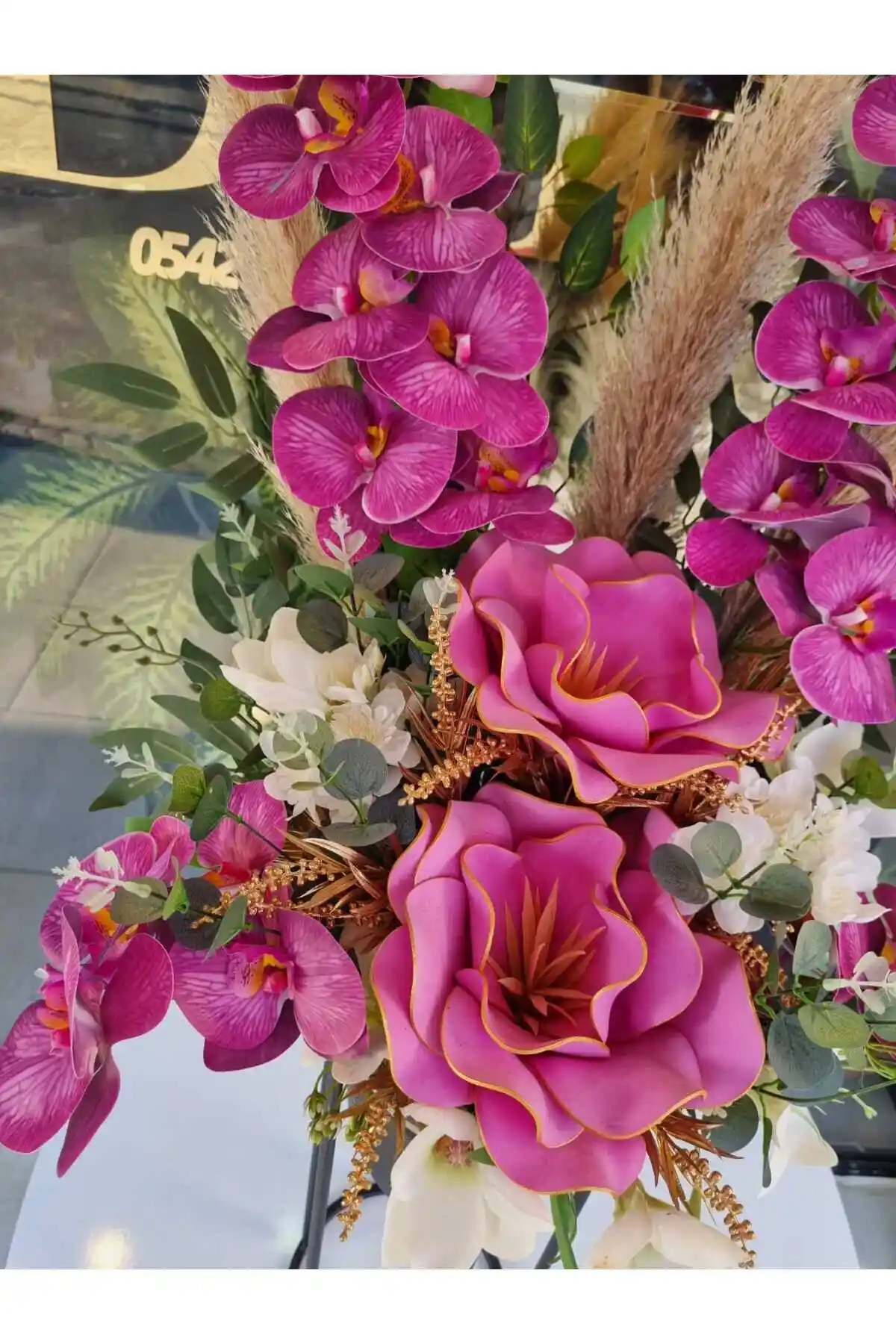 Modern Ev Dekorasyonunda Yapay Çiçeklerin Estetik ve İşlevsel Rolü