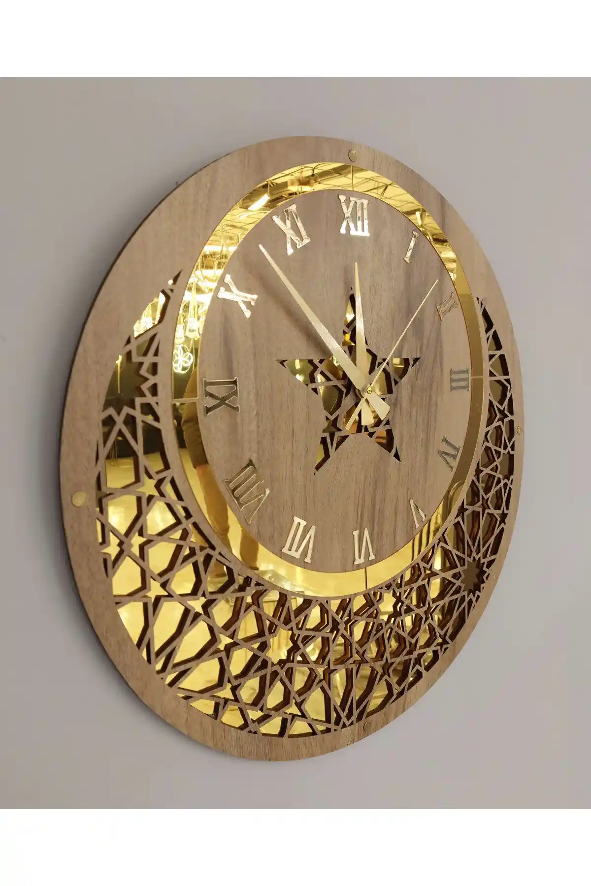 Modern Gold Desenli Duvar Saatleri: Şıklık ve Fonksiyonelliğin Buluşması