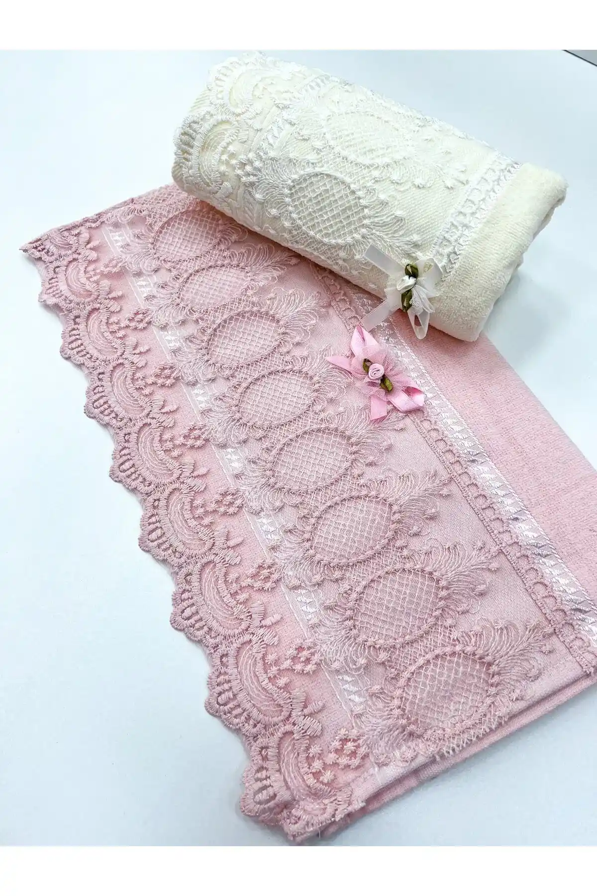 Modern Güpürlü Yüz Havluları ile Ev Dekorasyonunda Zarafetin Yeni Yüzü