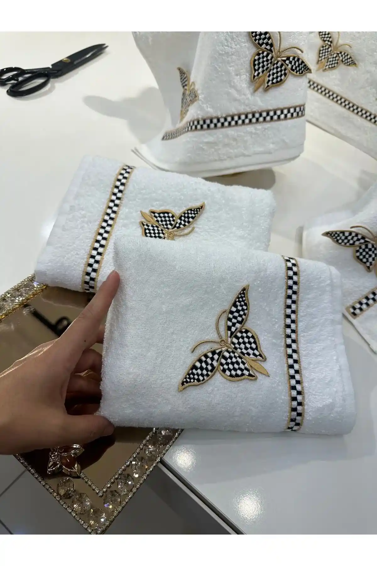 Modern Kelebek Desenli El Havlusu ile Ev Dekorasyonunuza Zarif Dokunuşlar