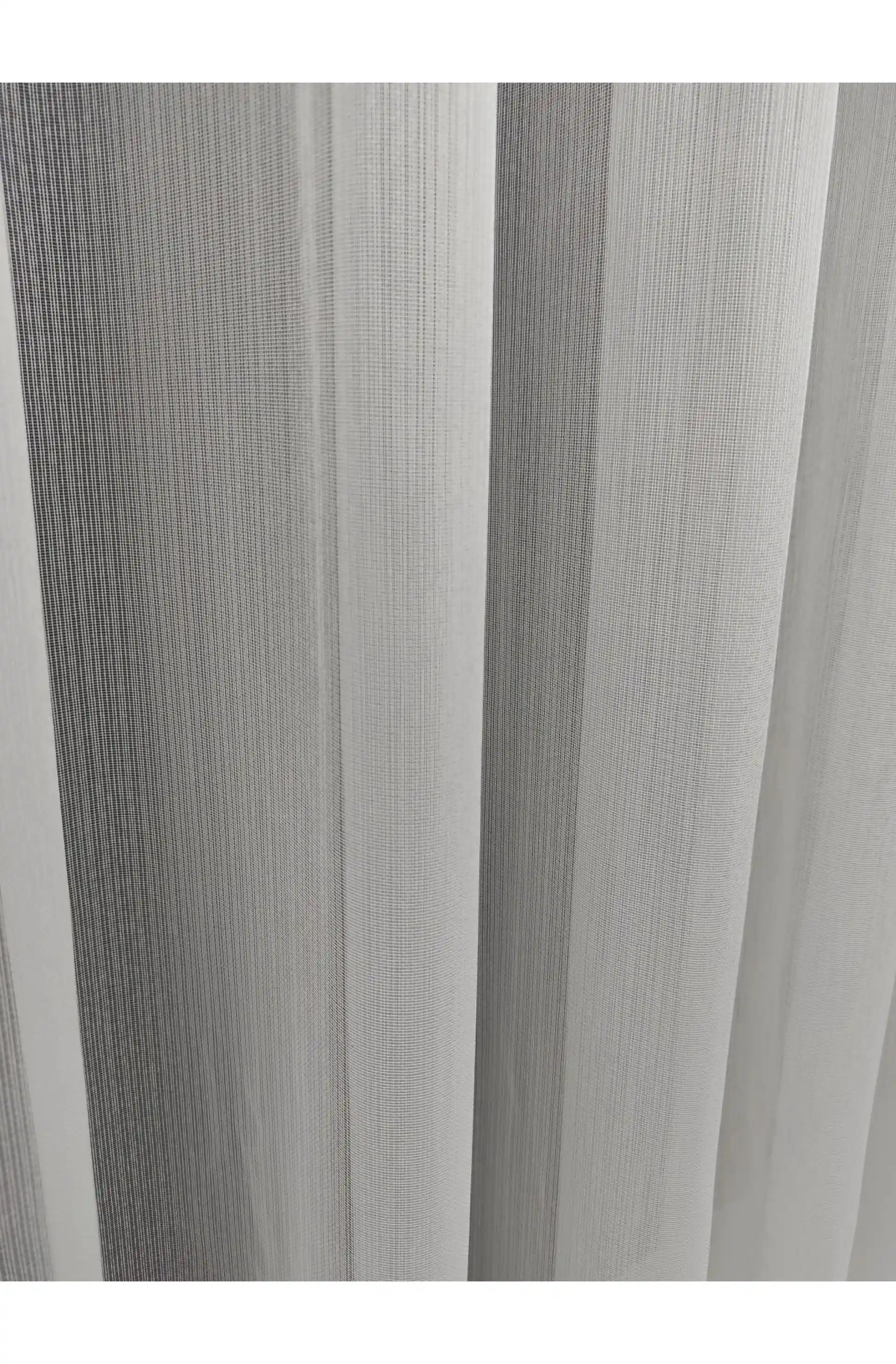 Modern Kırık Beyaz Pile Olmayan Tül: Estetik ve Fonksiyonellik Bir Arada